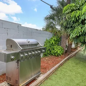 https://great-located-with-big-garden-2br-apt.hotelstampa.org
