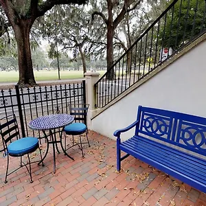 https://suite-escape.top-hotels-in-savannah.com